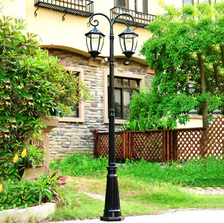 Cast Aluminum Solar Powered LED Streetlight Style Outside Light Lamp post